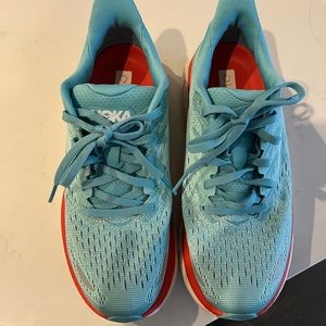 Women’s Hoka Clifton 8 Size 6 Sneakers